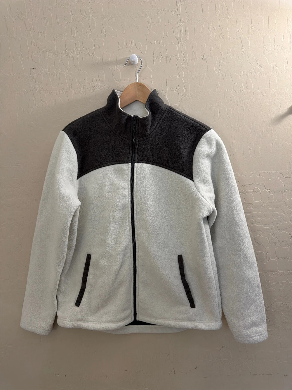 Urban Frontier Gray White Men’s Fleece Jacket, Sz L
